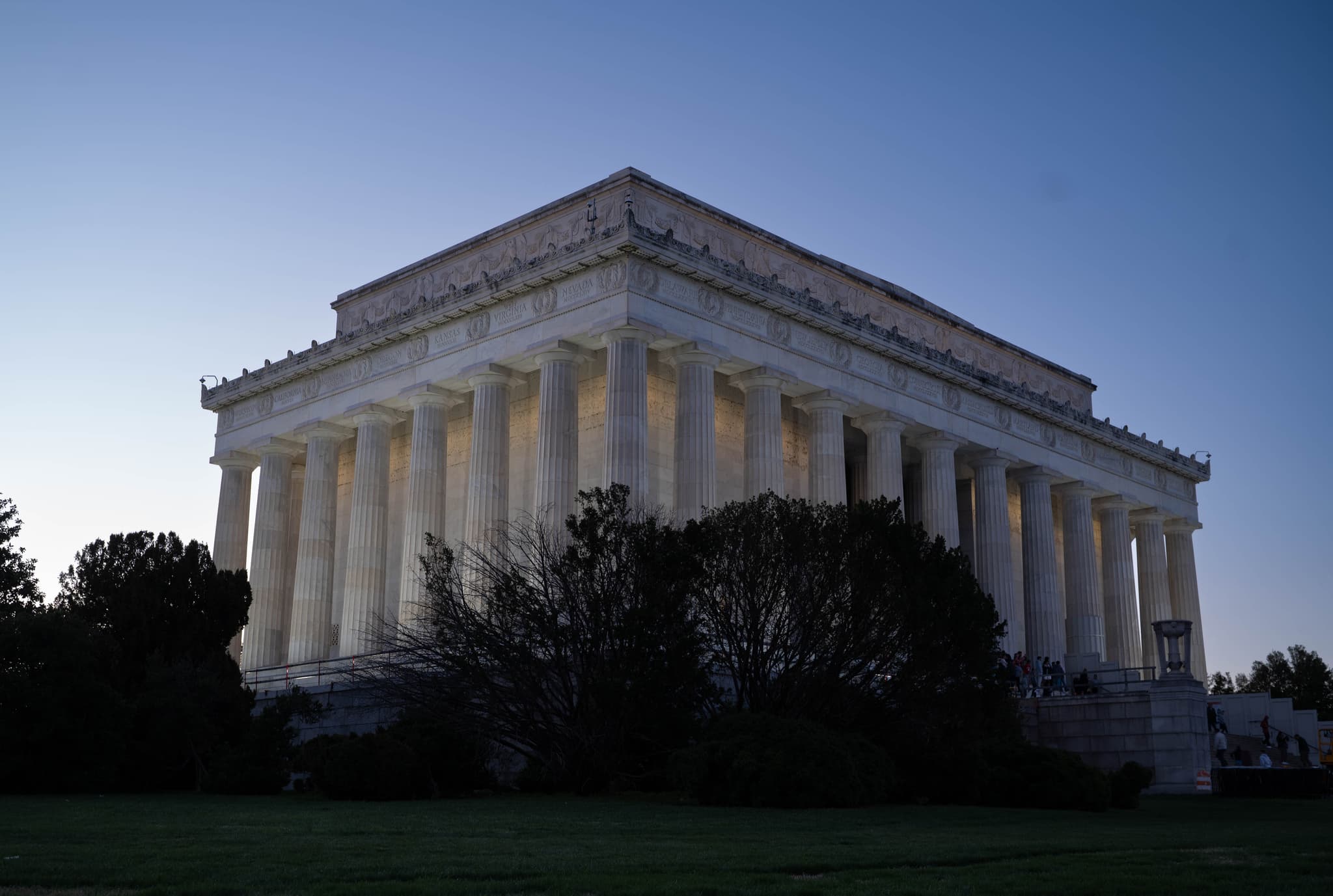lincoln memorial dusk side angle
